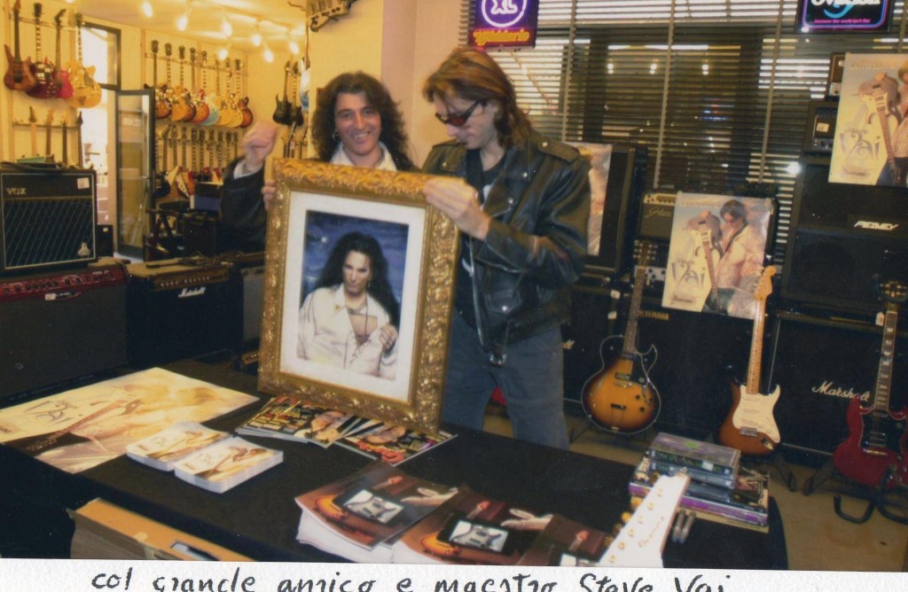Jean Merech in una foto con il grande chitarrista e maestro Steve Vai